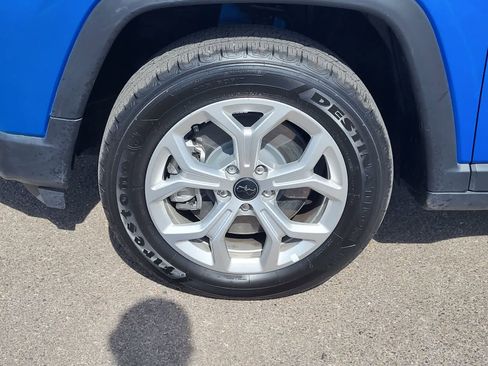 Used 2025 Jeep Compass Sport image 9