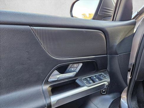 Used 2022 Mercedes-Benz GLB 250 w/ Premium Package Lite image 9