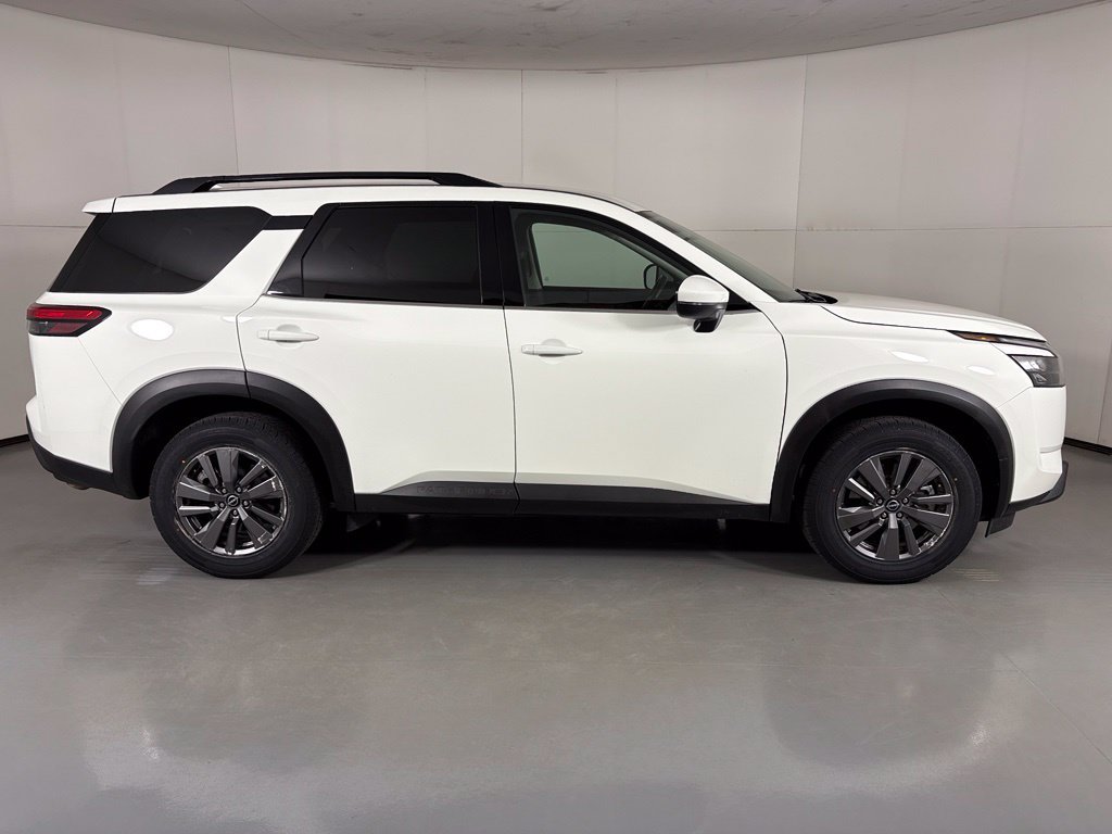 Used 2024 Nissan Pathfinder SV FWD image 9