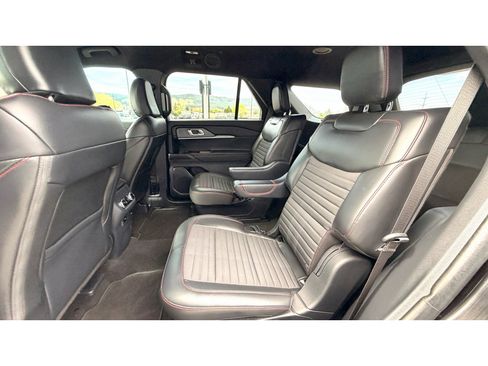 Used 2025 Ford Explorer ST-Line AWD/4WD image 20
