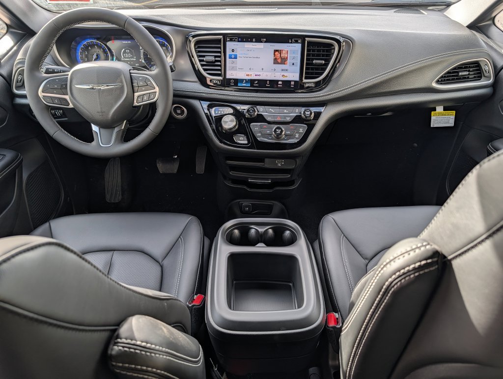 New 2026 Chrysler Pacifica Select FWD image 8