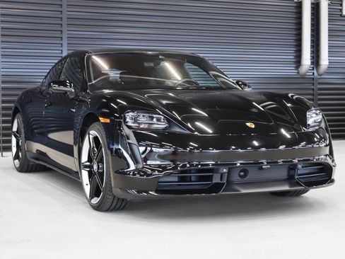 Used 2021 Porsche Taycan Turbo image 7