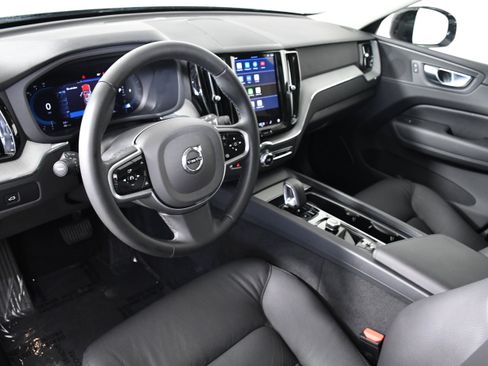 Used 2025 Volvo XC60 B5 Plus image 19