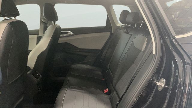 New 2026 Volkswagen Taos SE AWD/4WD image 13