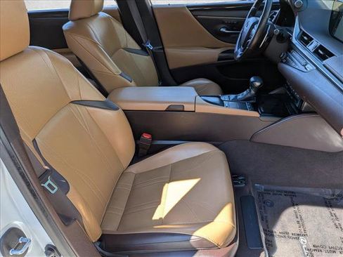 Used 2019 Lexus ES 300h w/ Accessory Package 2 image 21