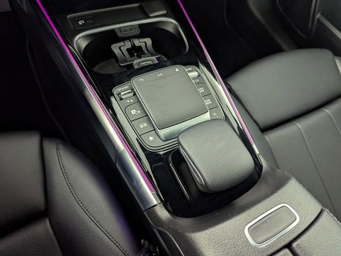 Used 2021 Mercedes-Benz GLB 250 image 8