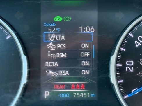 Used 2021 Toyota RAV4 XLE image 29