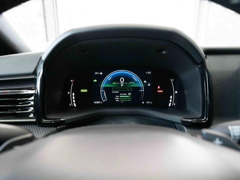 Used 2025 Toyota Camry SE image 16