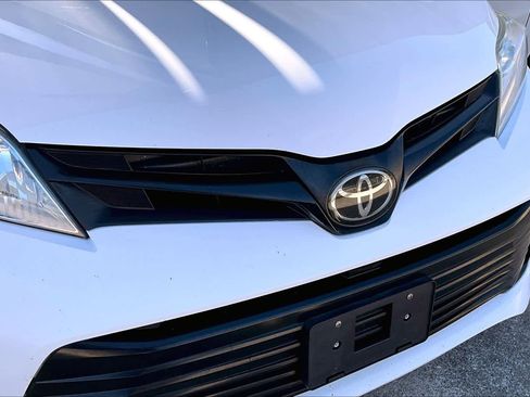 Used 2018 Toyota Sienna L image 28