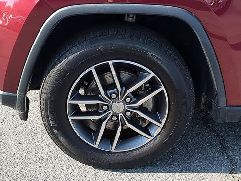Used 2018 Jeep Grand Cherokee Laredo RWD image 10