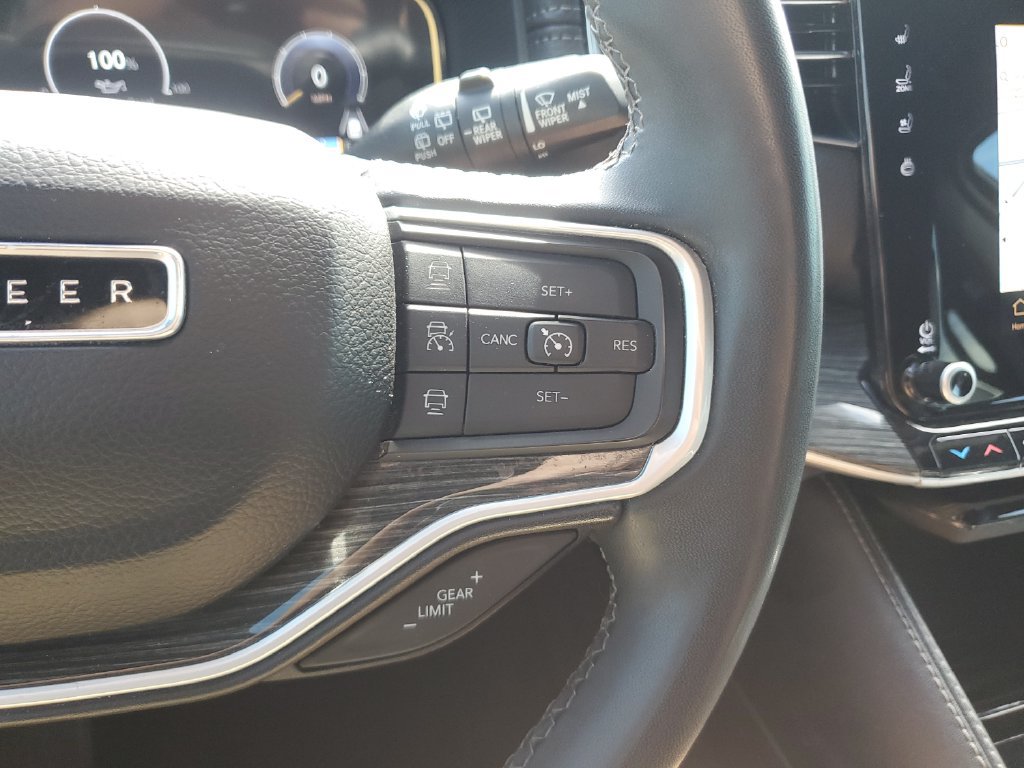 Used 2022 Jeep Wagoneer Series II AWD/4WD image 29