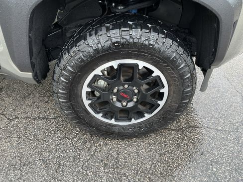 Used 2025 Toyota Tacoma TRD Off-Road AWD/4WD image 13