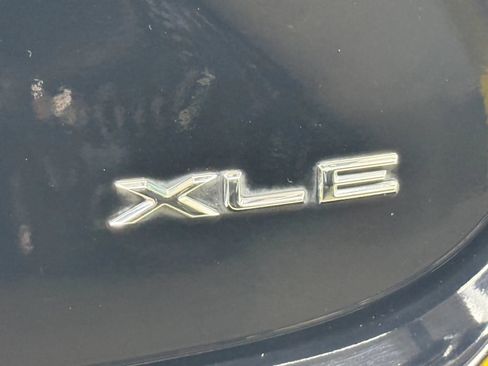 Used 2018 Toyota Avalon XLE Premium FWD image 14