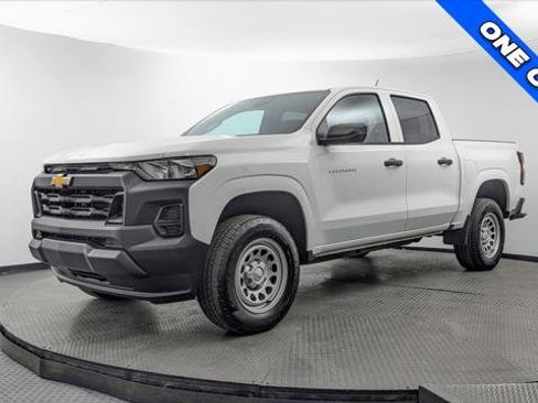 Used 2023 Chevrolet Colorado W/T RWD image 2