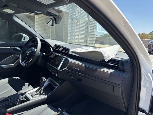 New 2025 Audi Q3 2.0T Premium image 15