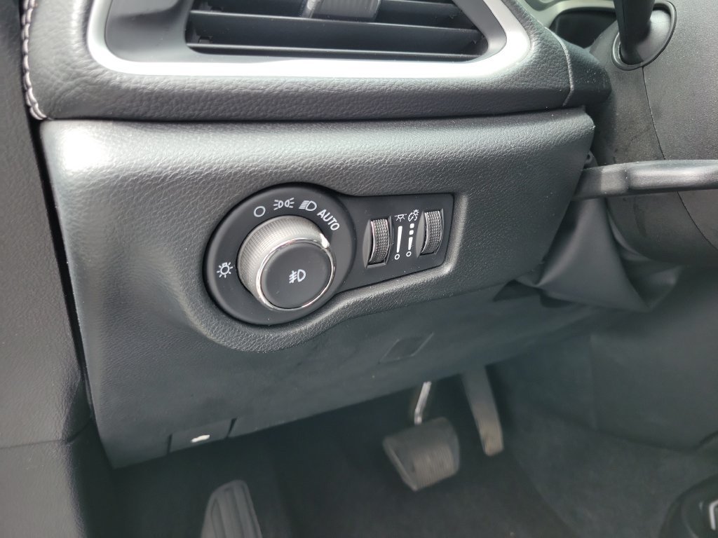 Used 2024 Chrysler Pacifica Touring FWD image 20