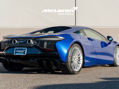 New 2026 McLaren Artura image 7