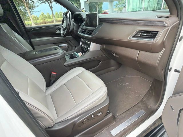 Used 2023 GMC Yukon XL SLT w/ SLT Premium Package RWD image 14