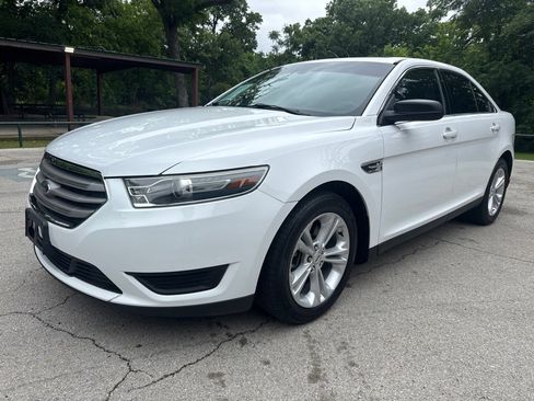 Used 2017 Ford Taurus SE FWD image 4