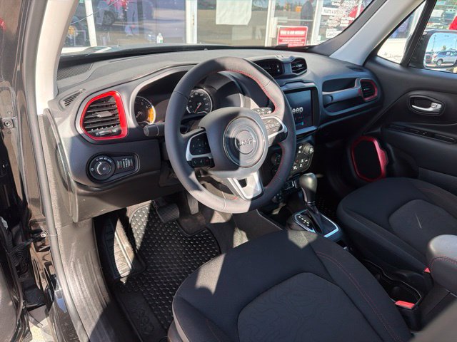 Used 2023 Jeep Renegade Trailhawk AWD/4WD image 10