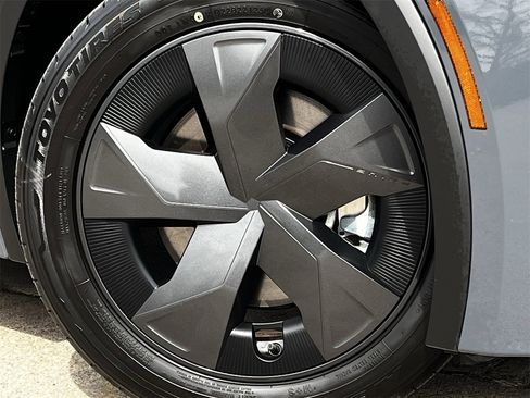 Used 2025 Toyota Prius Plug-In Hybrid image 27