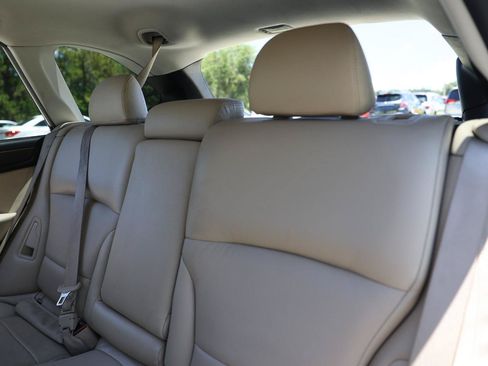 Used 2015 Subaru Outback 2.5i Limited AWD/4WD image 8