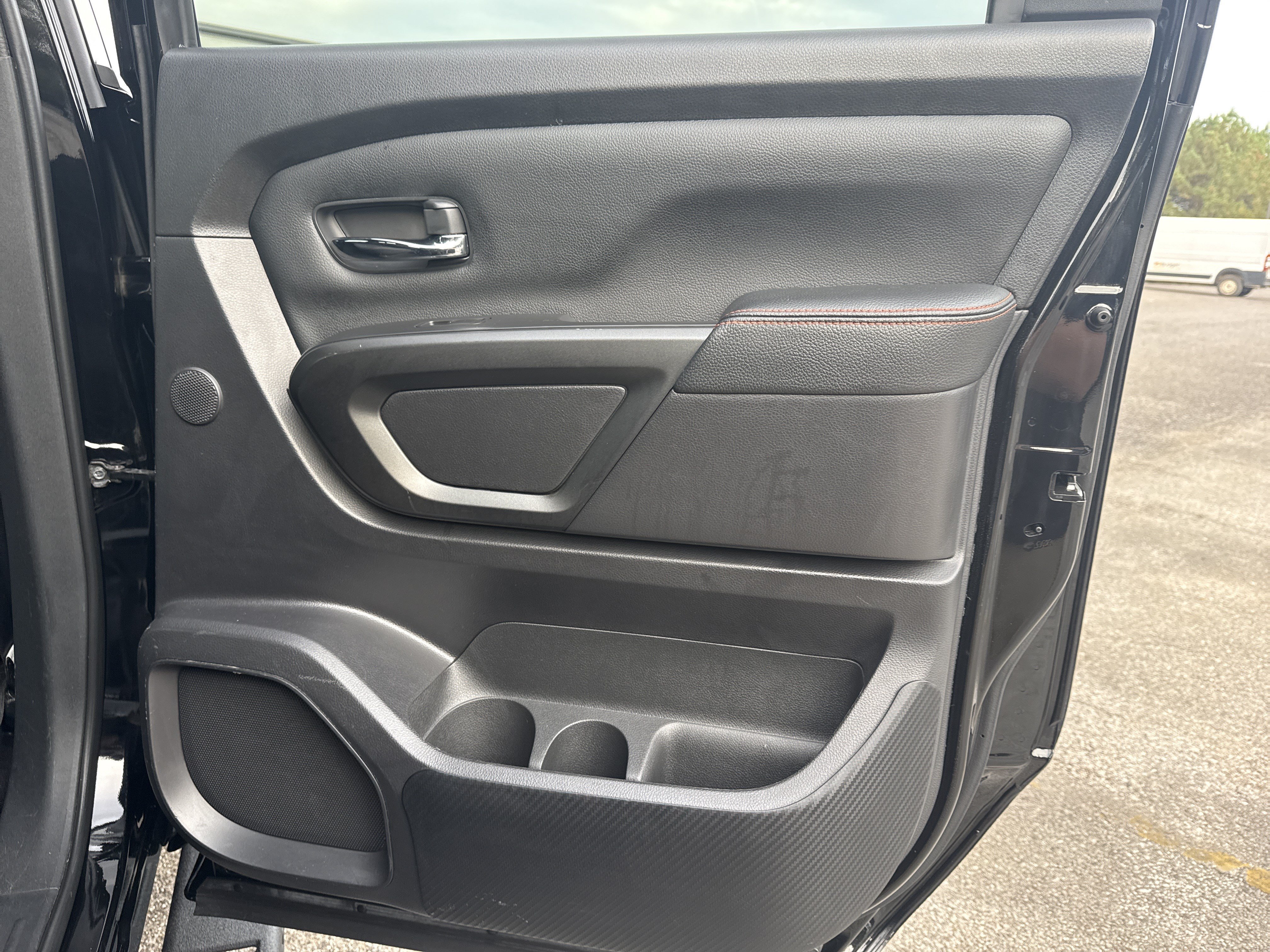 Used 2023 Nissan Titan PRO-4X AWD/4WD image 16