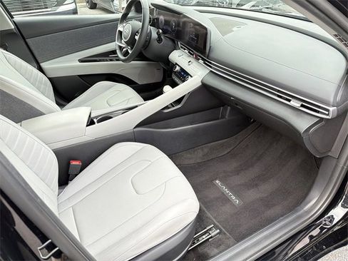 Certified 2022 Hyundai Elantra Limited image 13