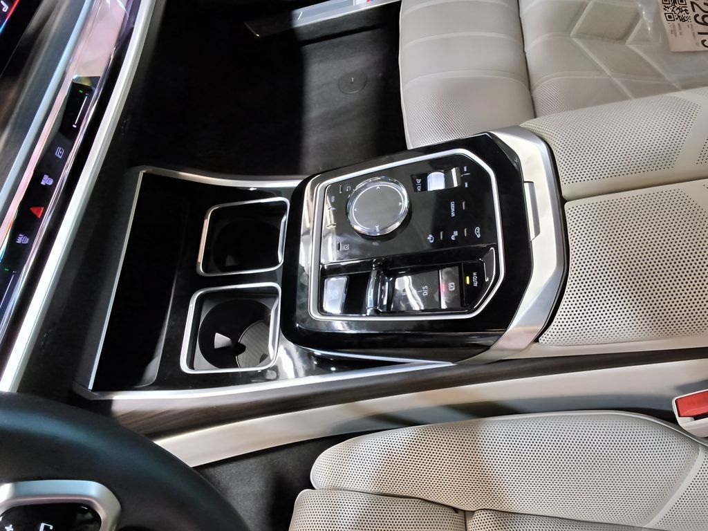 Used 2023 BMW 760i xDrive w/ Executive Package AWD/4WD image 17