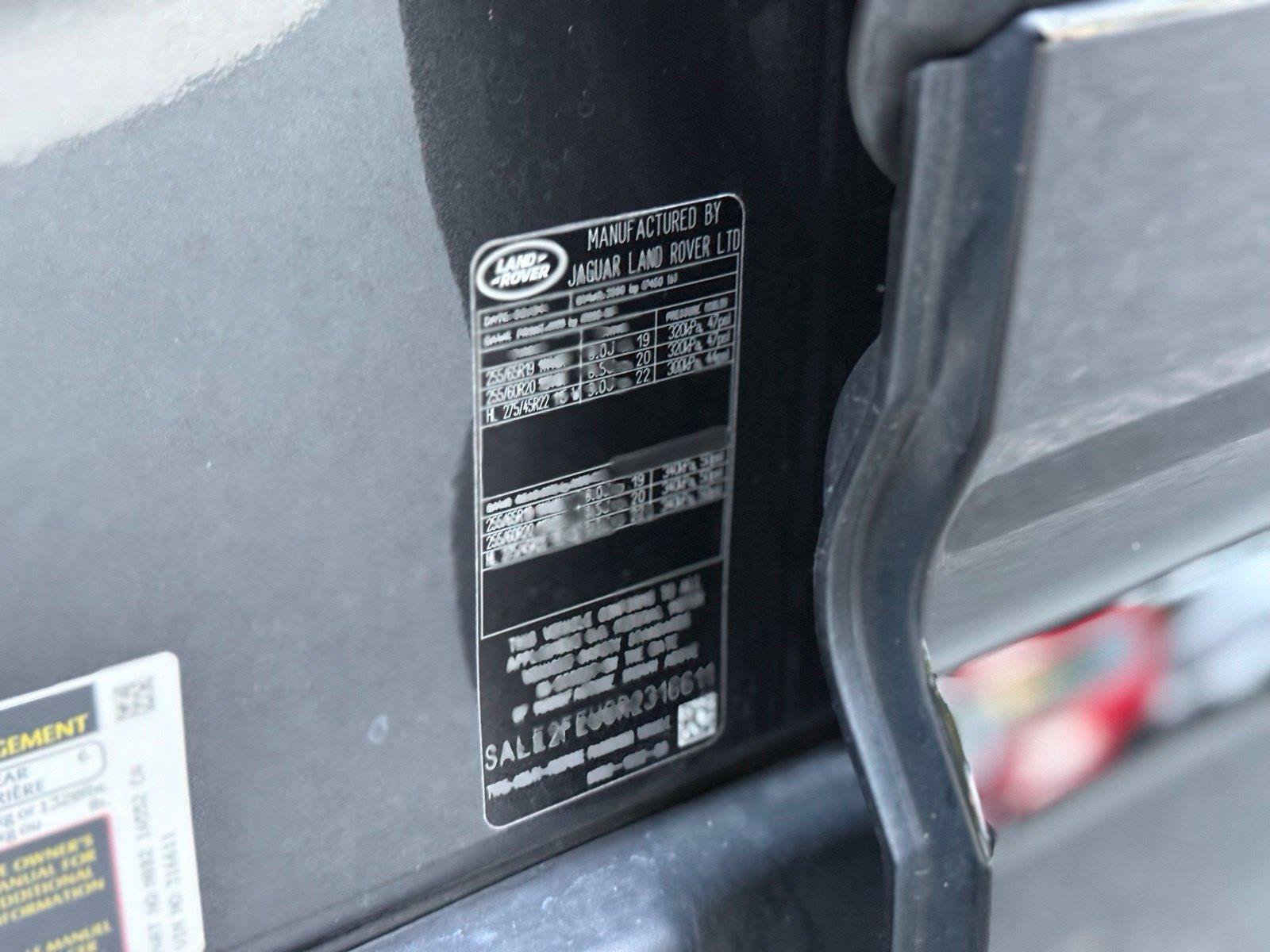 Used 2024 Land Rover Defender 130 X-Dynamic SE AWD/4WD image 63