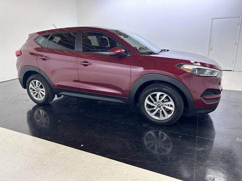 Used 2018 Hyundai Tucson SE image 16