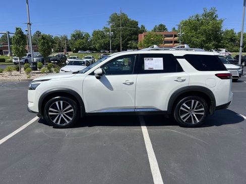 Used 2024 Nissan Pathfinder Platinum w/ Cargo Package AWD/4WD image 6