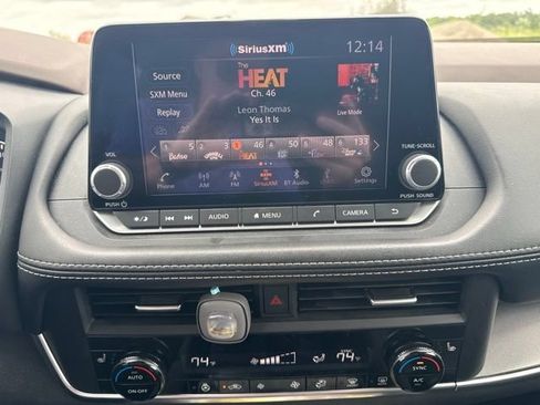 Used 2023 Nissan Rogue SV w/ SV Premium B Package FWD image 9
