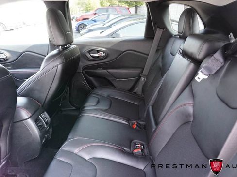 Used 2022 Jeep Cherokee Trailhawk w/ Comfort/Convenience Group AWD/4WD image 38