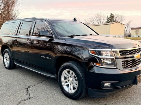Used 2015 Chevrolet Suburban LT image 2