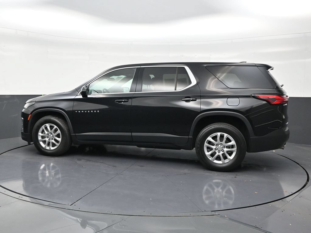 Used 2023 Chevrolet Traverse LS FWD image 2