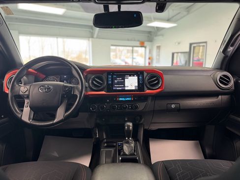Used 2017 Toyota Tacoma TRD Sport image 21