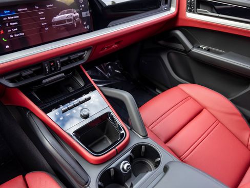 New 2026 Porsche Cayenne S image 39