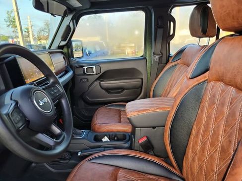 Used 2025 Jeep Wrangler Unlimited Sport AWD/4WD image 13