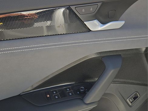 New 2026 Volkswagen Tiguan SE R-Line FWD image 17