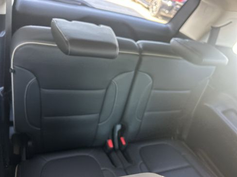 Used 2022 GMC Acadia Denali w/ Denali Technology Package FWD image 16