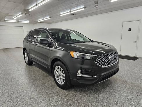 Used 2023 Ford Edge SEL w/ Convenience Package AWD/4WD image 3
