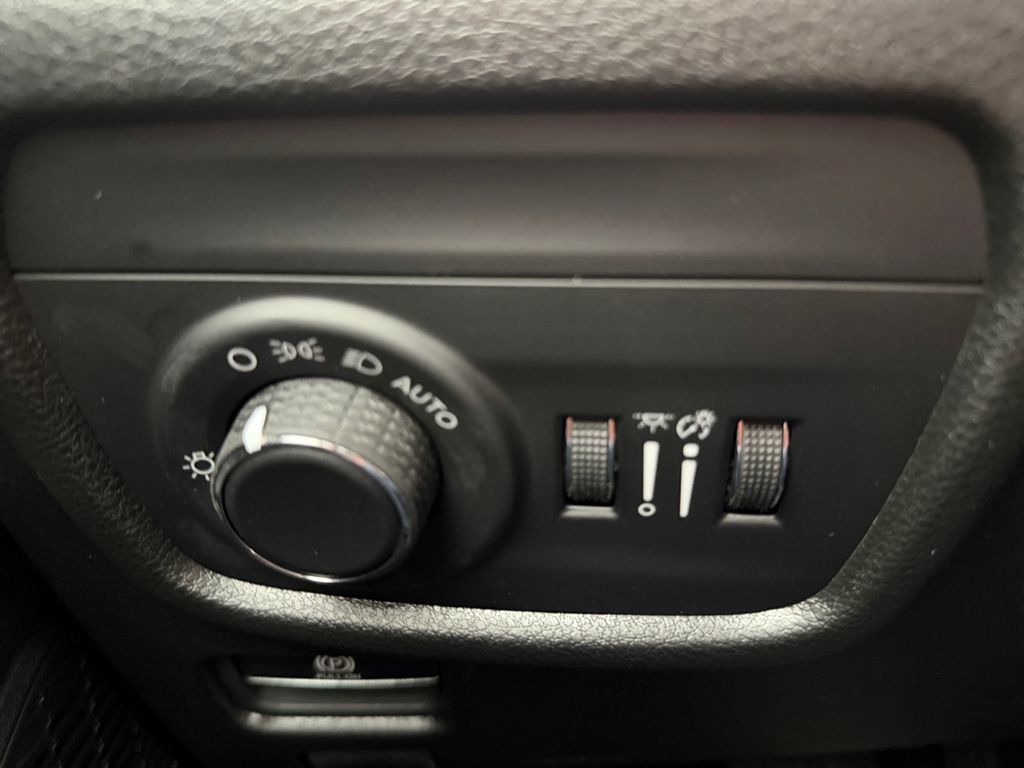 New 2026 Jeep Grand Cherokee Altitude AWD/4WD image 18