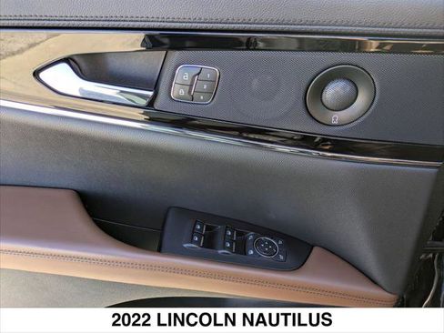 Used 2022 Lincoln Nautilus Reserve image 11