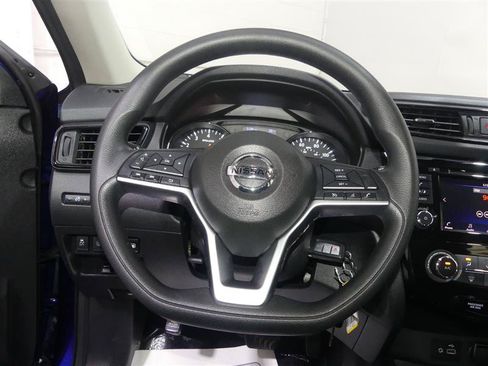 Used 2020 Nissan Rogue S AWD/4WD image 30