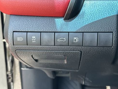 Used 2018 Toyota Camry XSE FWD image 19