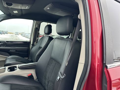 Used 2014 Dodge Grand Caravan SXT image 14