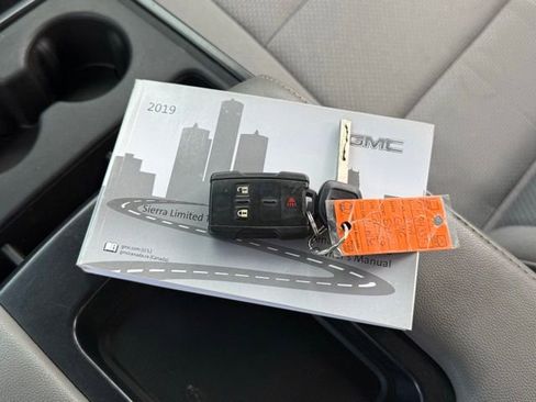 Used 2019 GMC Sierra 2500 4x4 Crew Cab w/ Sierra Convenience Package image 4