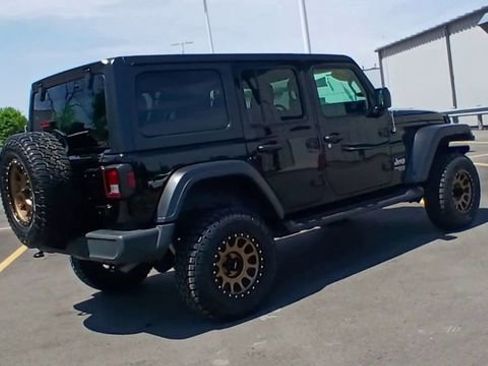 Used 2021 Jeep Wrangler Unlimited Sport AWD/4WD image 3