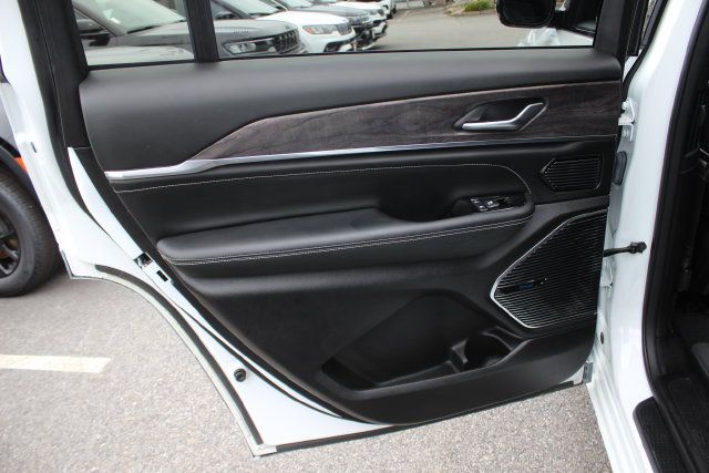 Used 2023 Jeep Grand Cherokee L Overland AWD/4WD image 27